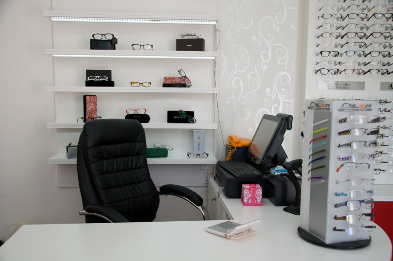 opticien-MANDELIEU LA NAPOULE-min_spectacle-office-furniture-room-interior-design-design-809392-pxhere.com